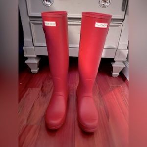 Tall matte red Hunter Rain-boots size 8